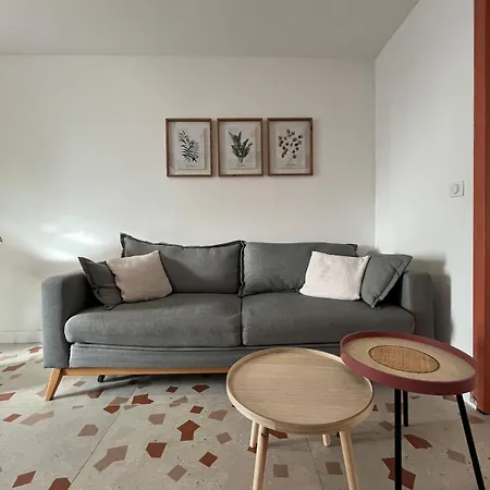 Holiday home Maison Terracotta Des Karantes